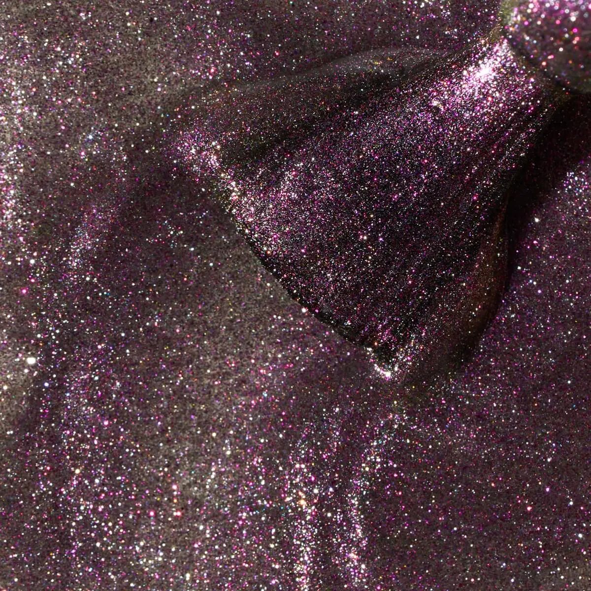 Ojă Semipermanentă Kievskaya Glitz Cat Eye 11 – Mov Prună cu Reflexii Fuchsia și Efect Magnetic 3D, 15ml
