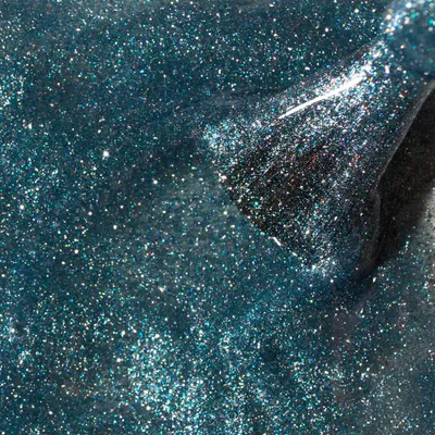 Ojă Semipermanentă Kievskaya Glitz Cat Eye 15 – Albastru Metalizat cu Reflexii Turcoaz-Argintii, Efect Magnetic 3D, 15ml