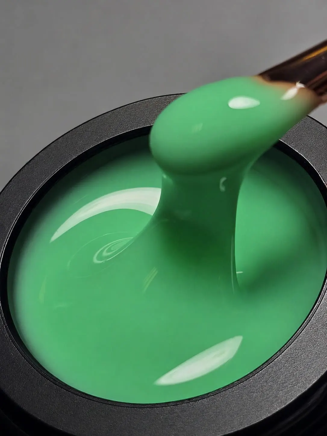 Gel Autonivelant Everin Candy Ombre 15gr - 17 - Gel Verde Mentă Neon