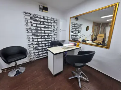 Imagine 2 · Manichiură & Slim Nail Extension