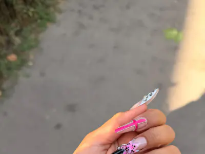 Imagine 3 · Construcție unghii în Constanța · Manichiura Alewxy nails